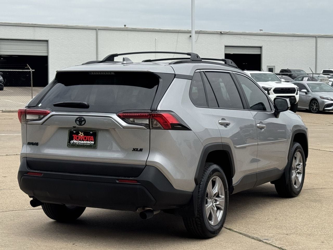 Used 2025 Toyota RAV4 XLE w/ Convenience Package FWD image 4