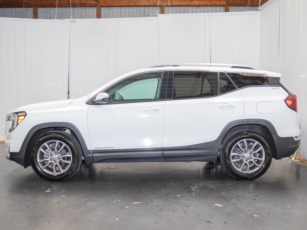 Used 2022 GMC Terrain SLT w/ Tech Package AWD/4WD image 5