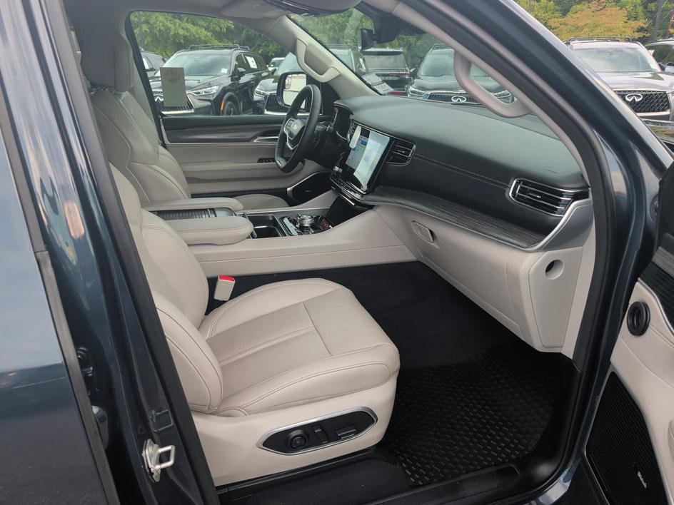 Used 2023 Jeep Wagoneer Series III w/ Premium Group I AWD/4WD image 12