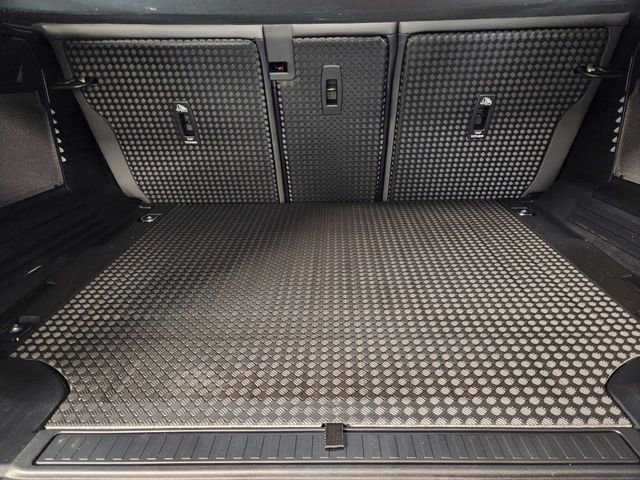 Used 2025 Land Rover Defender 110 S image 33