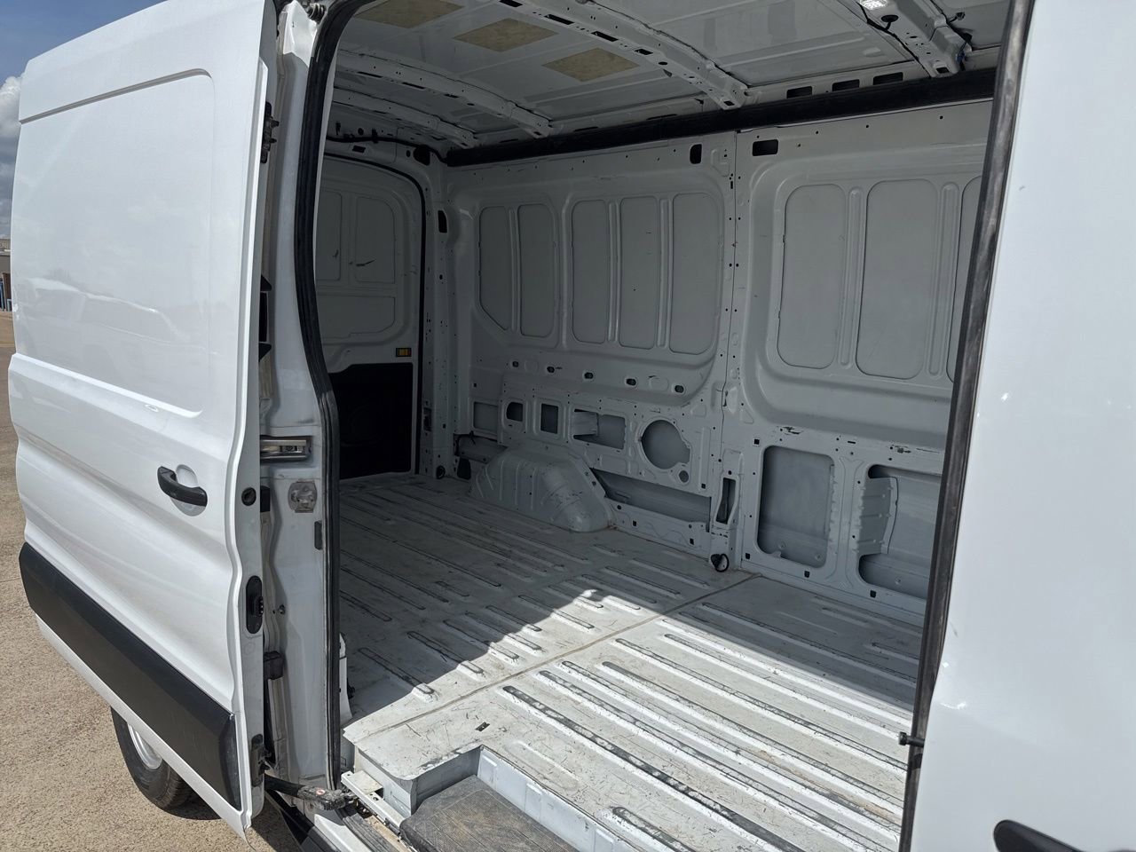 Used 2024 Ford Transit 250 148 Medium Roof RWD image 11