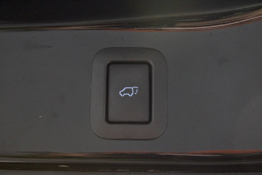 Used 2018 Toyota Highlander SE AWD/4WD image 17