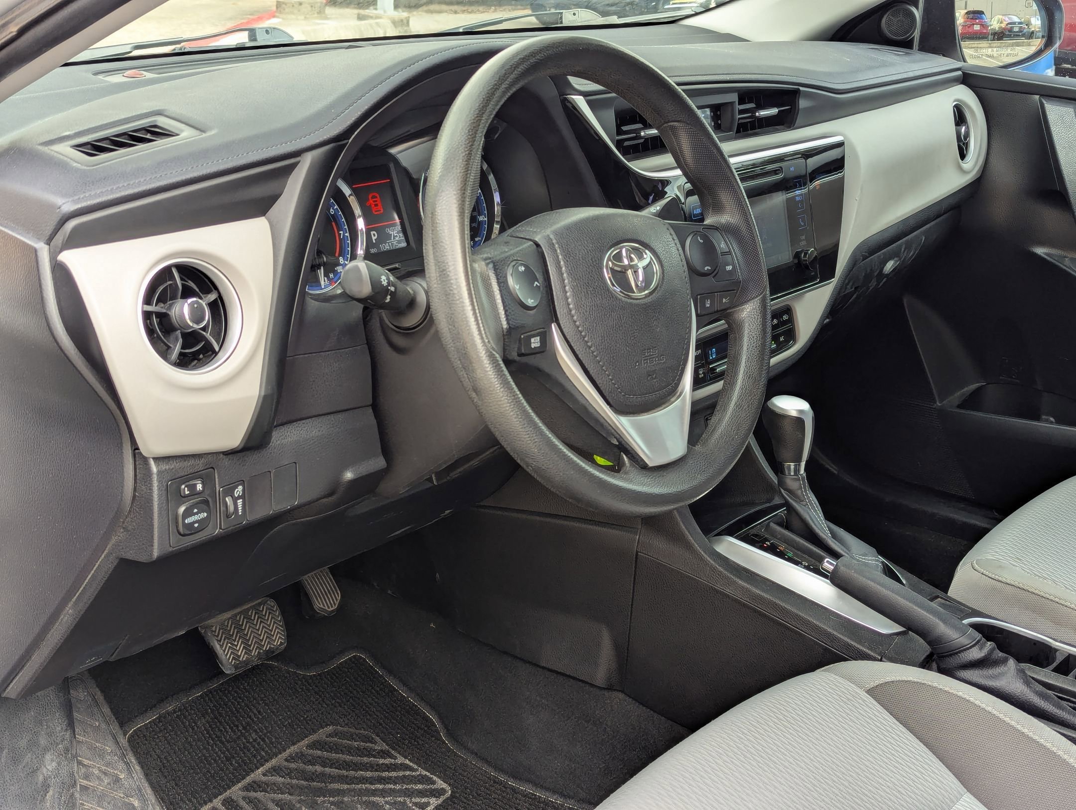 Used 2018 Toyota Corolla L image 12