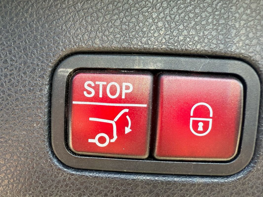 Used 2017 Mercedes-Benz GLS 550 4MATIC image 8