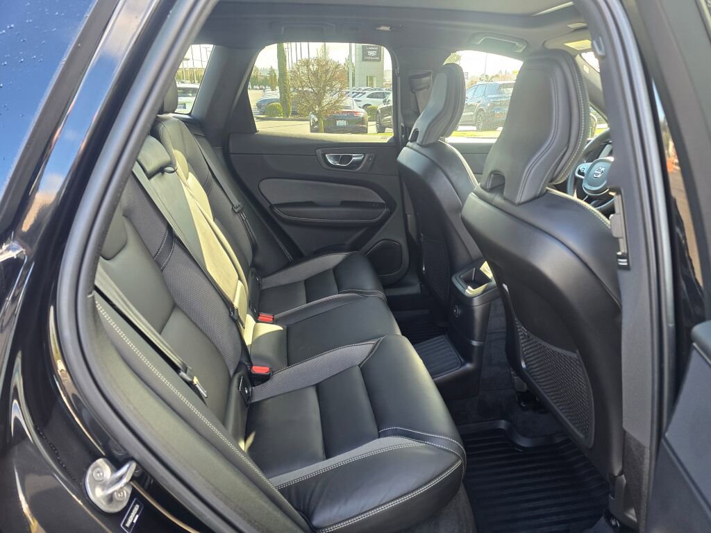 Used 2022 Volvo XC60 T8 R-Design w/ Advanced Package image 23