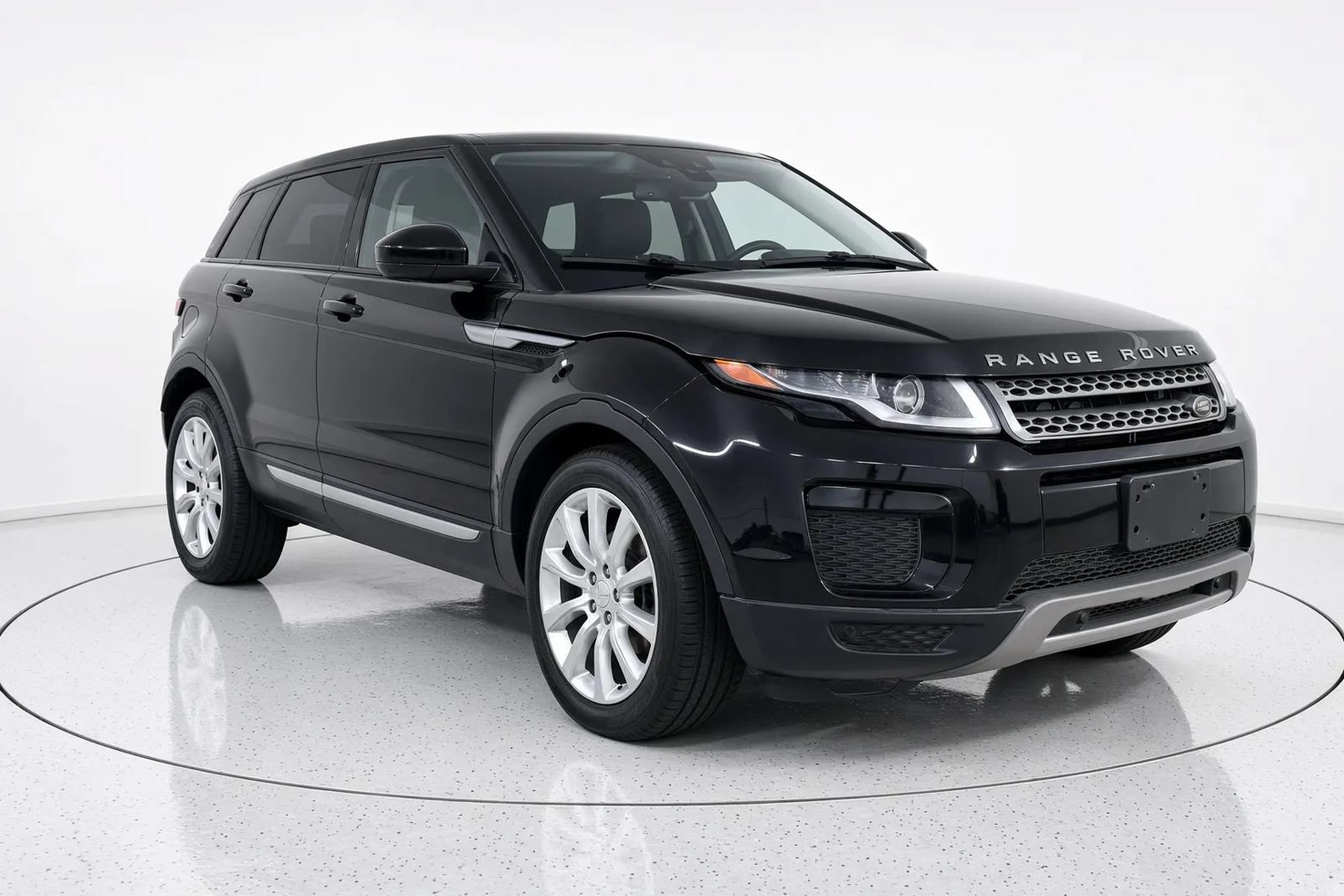 Used 2018 Land Rover Range Rover Evoque SE AWD/4WD image 2