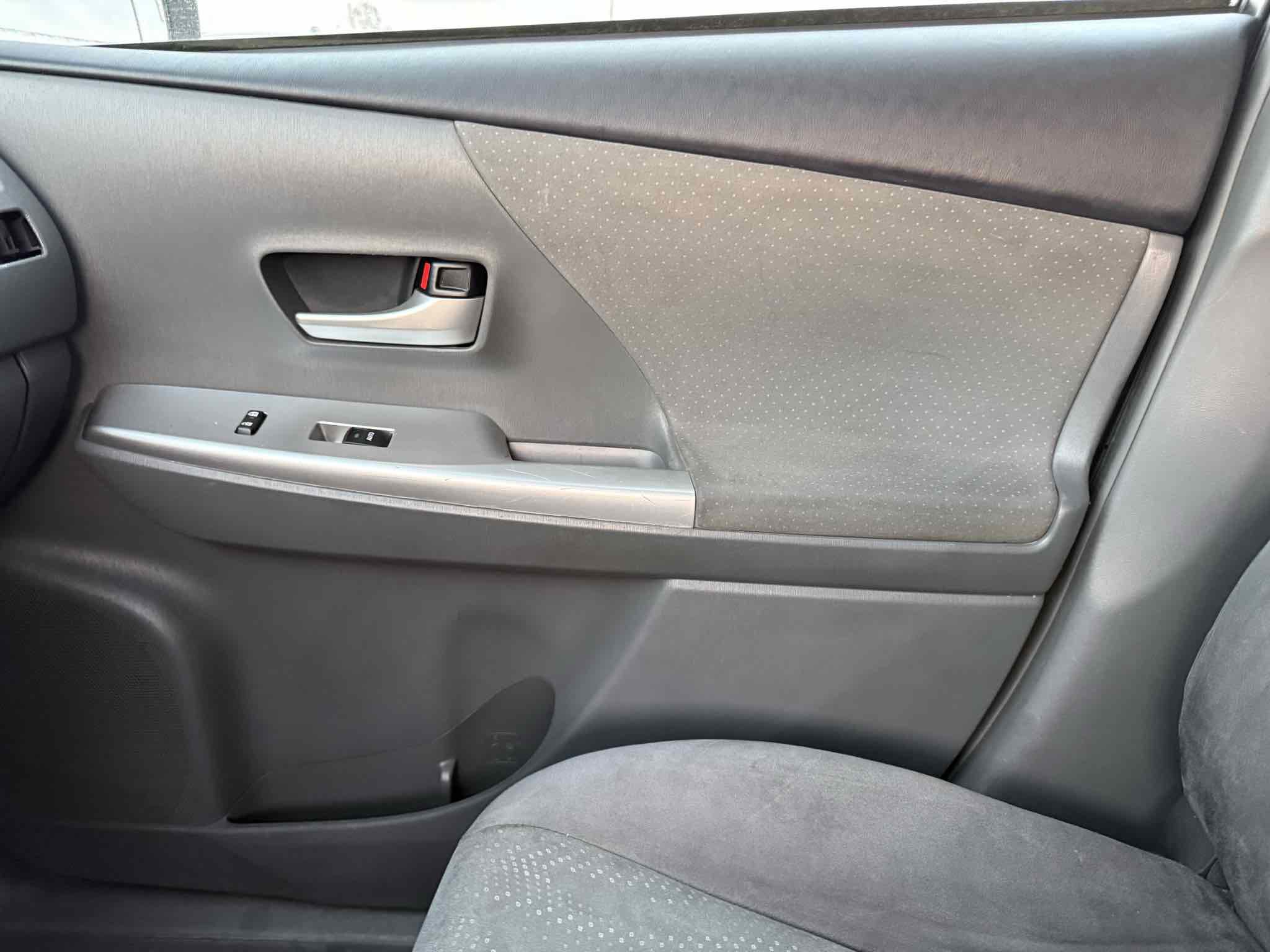 Used 2014 Toyota Prius V Two FWD image 76