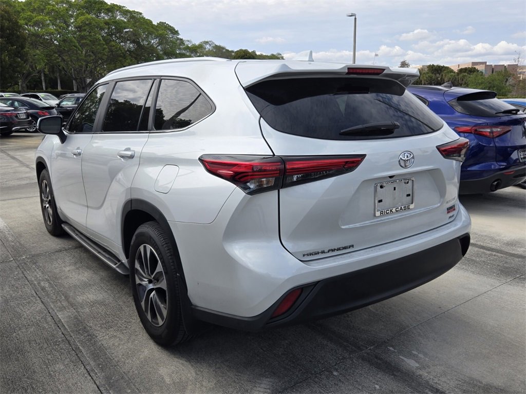 Used 2023 Toyota Highlander L image 6