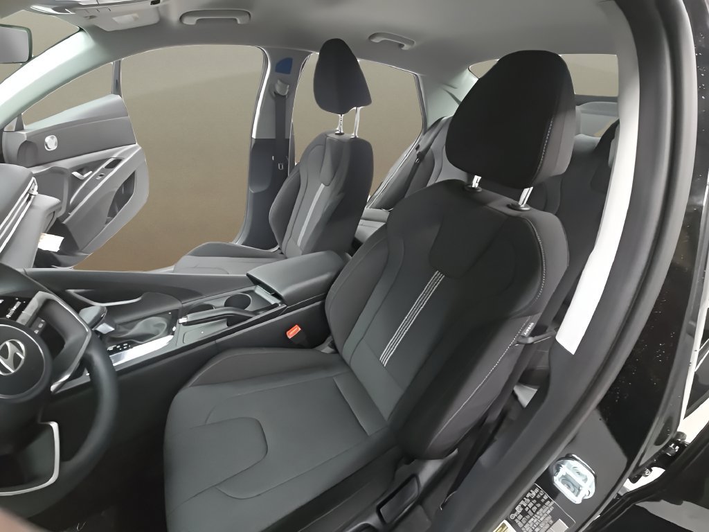 New 2026 Hyundai Elantra SE FWD image 14
