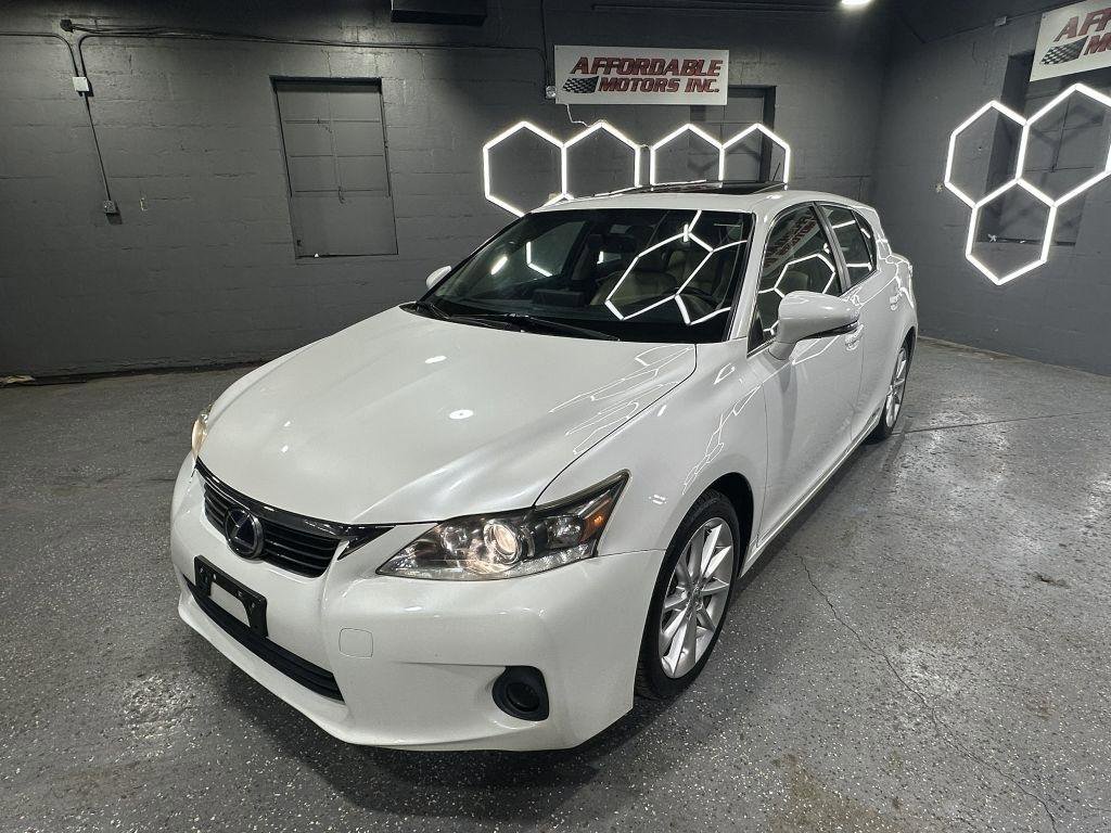 Used 2013 Lexus CT 200h w/ Premium Pkg w/Navigation FWD image 9