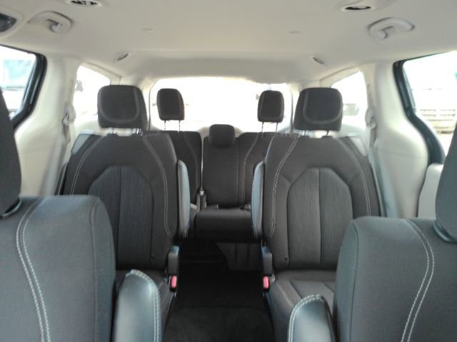 Used 2023 Chrysler Voyager LX image 34