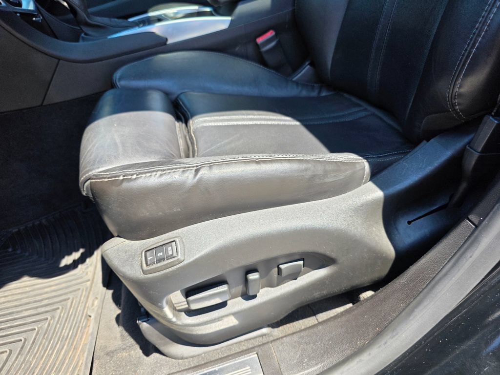 Used 2015 Cadillac SRX Luxury w/ Driver Awareness Package FWD image 16