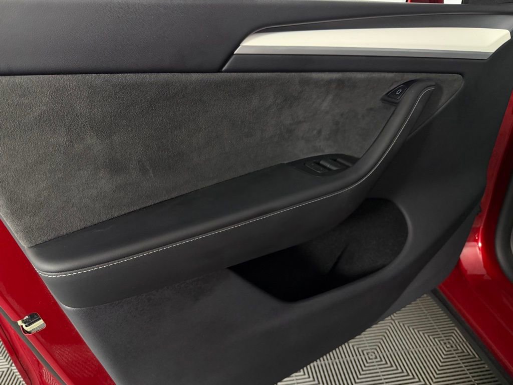 Used 2024 Tesla Model Y Long Range image 25