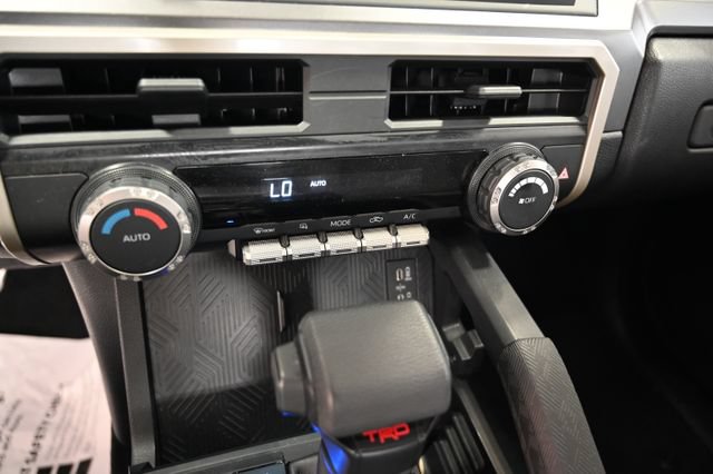 Used 2025 Toyota Tacoma TRD Sport AWD/4WD image 18