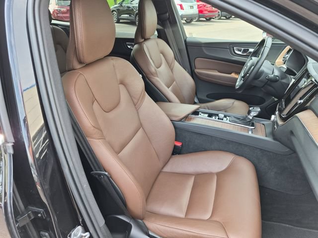 Used 2021 Volvo XC60 T5 Momentum w/ Premium Package AWD/4WD image 31