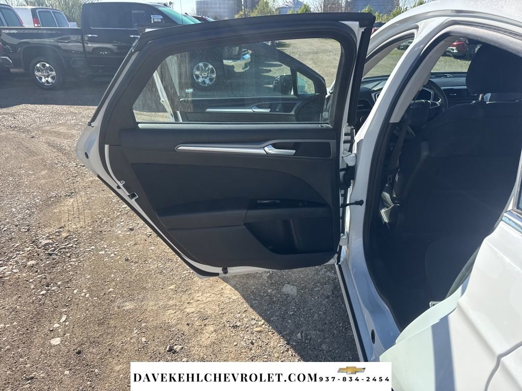 Used 2016 Ford Fusion SE FWD image 21