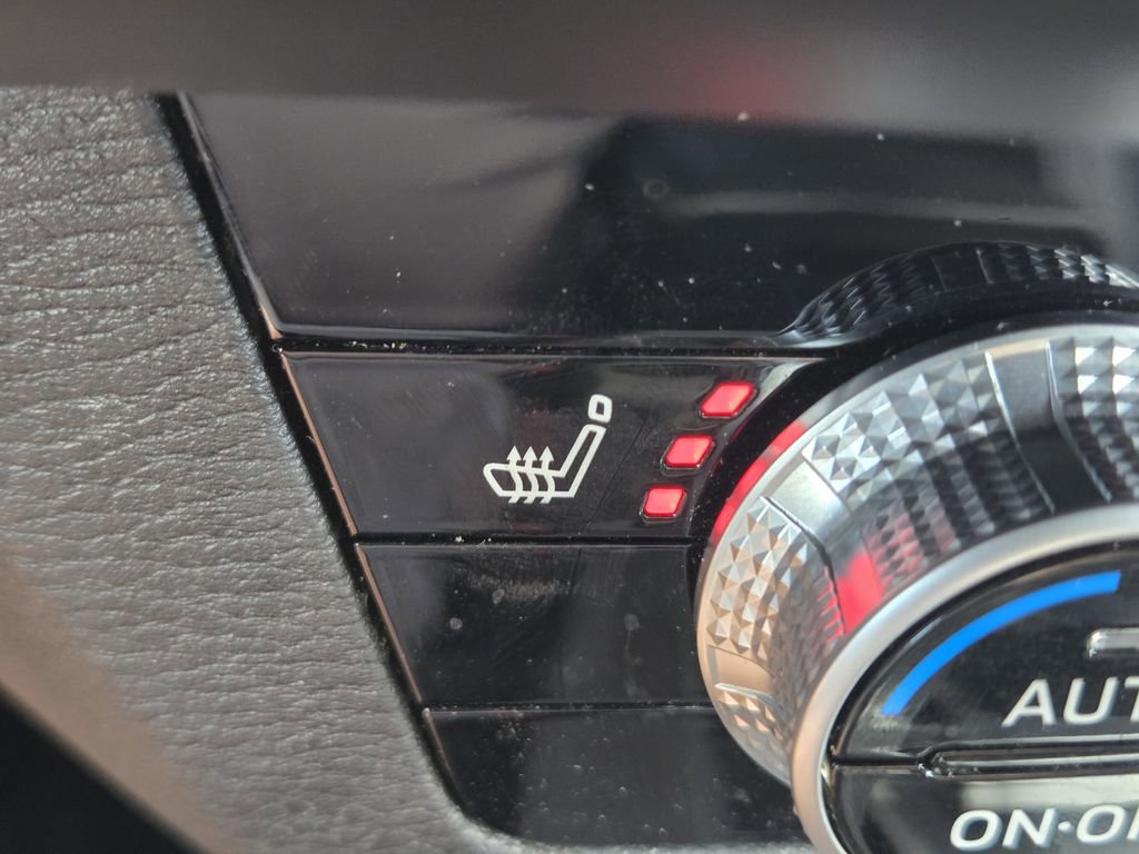 Used 2024 Mitsubishi Outlander SE Black Edition image 27