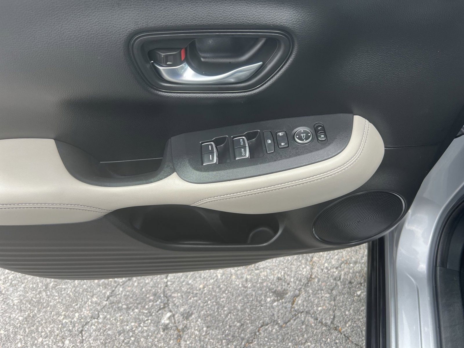 Used 2023 Honda HR-V EX-L image 15