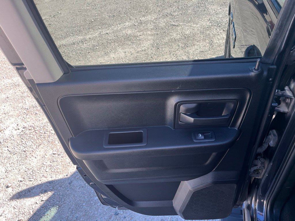 Used 2018 RAM 1500 ST w/ SXT Appearance Group AWD/4WD image 23