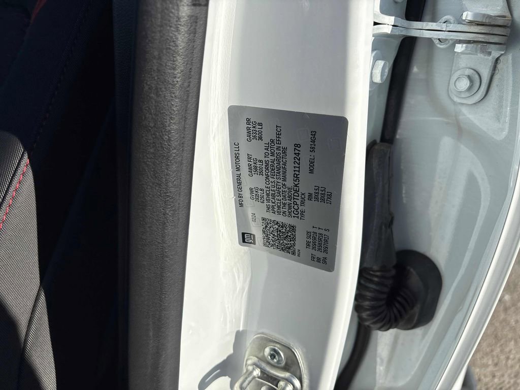 Used 2024 Chevrolet Colorado Z71 w/ Z71 Convenience Package 2 image 38