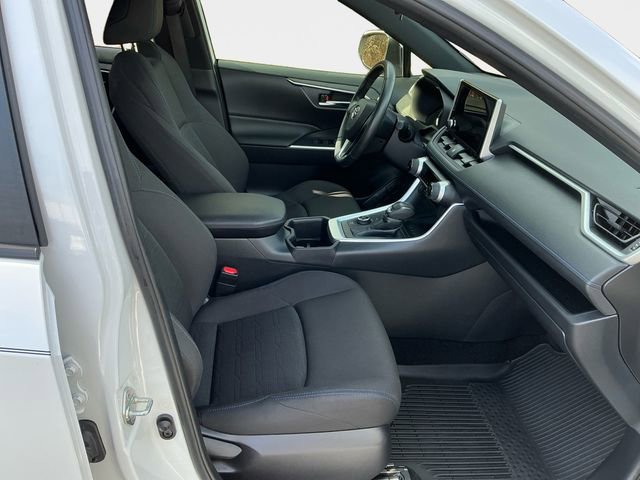 Used 2024 Toyota RAV4 SE image 17