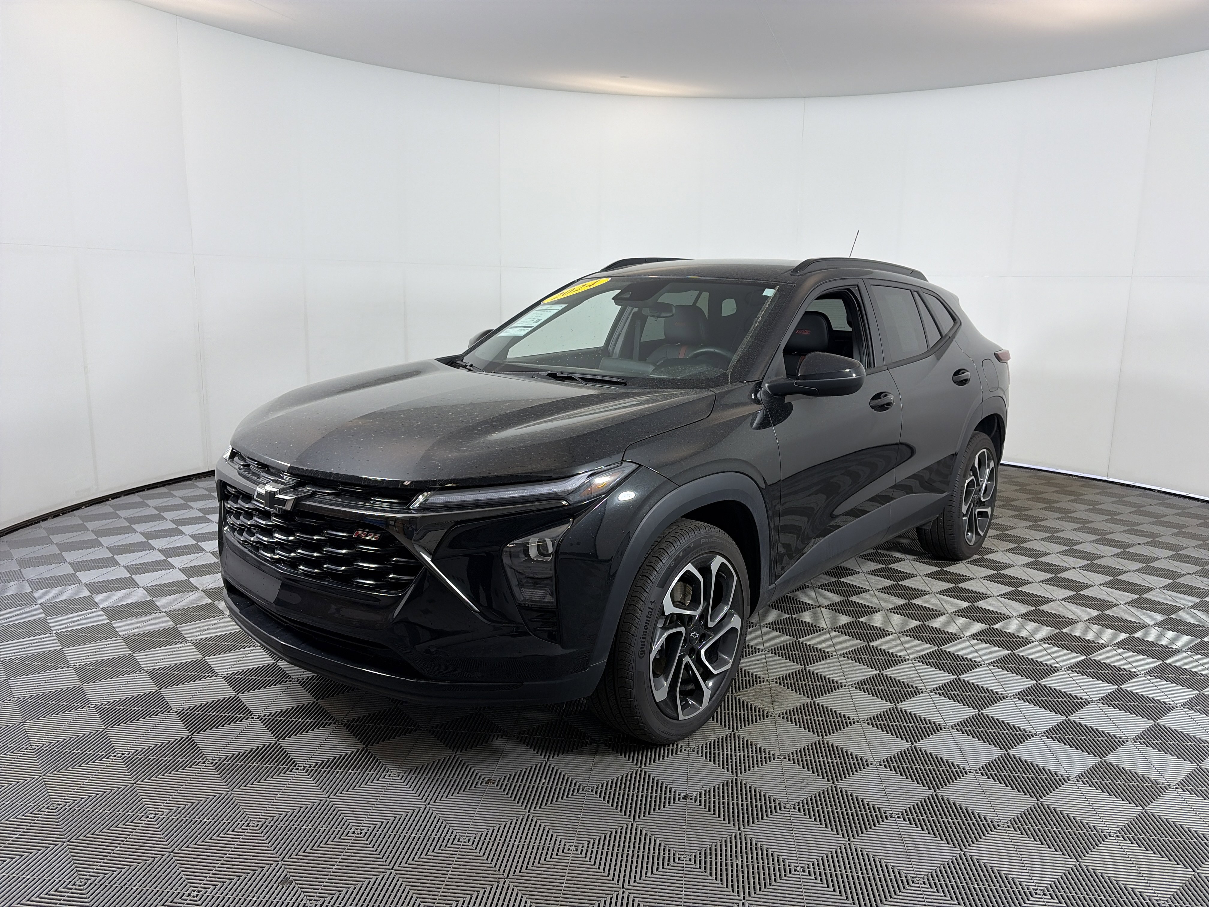 Used 2024 Chevrolet Trax RS image 2