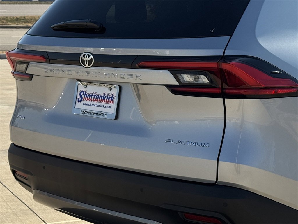 Used 2024 Toyota Grand Highlander Platinum image 6