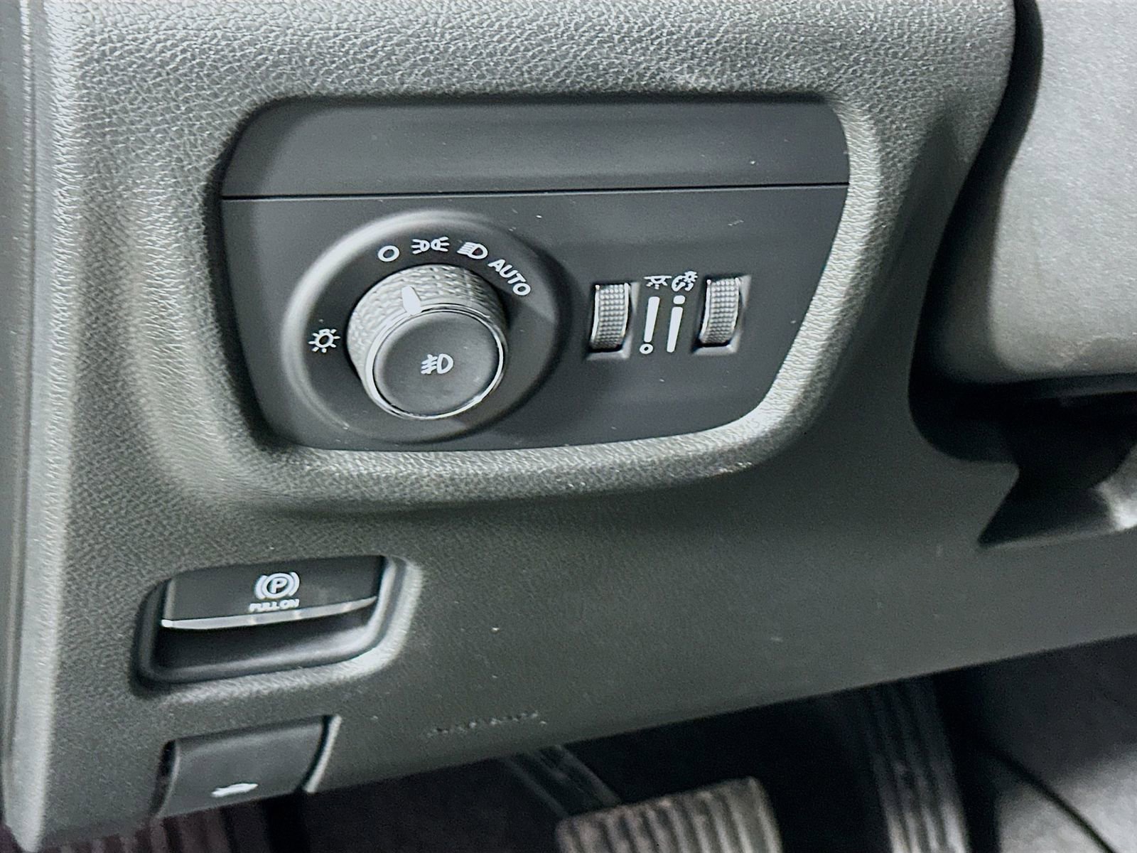 Used 2022 Jeep Grand Cherokee L Limited AWD/4WD image 11