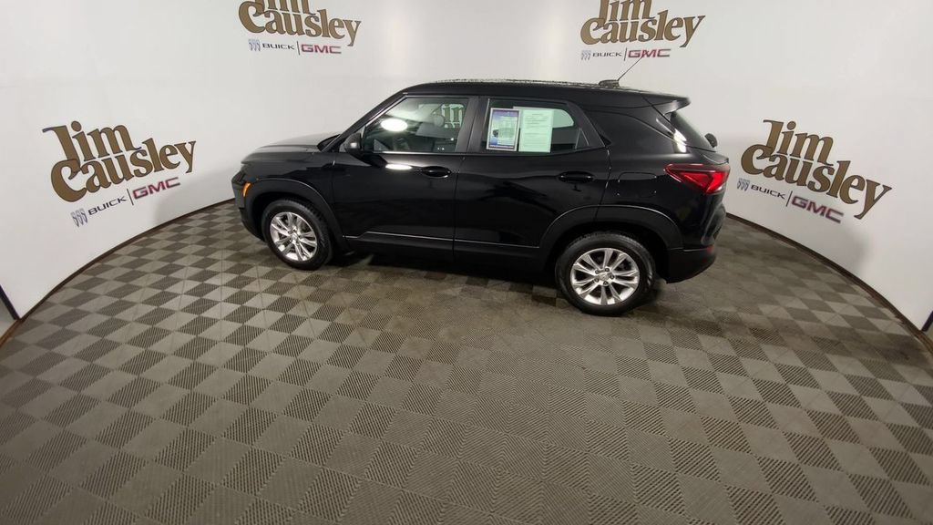 Used 2021 Chevrolet TrailBlazer LS w/ LPO, Blackout Package FWD image 5