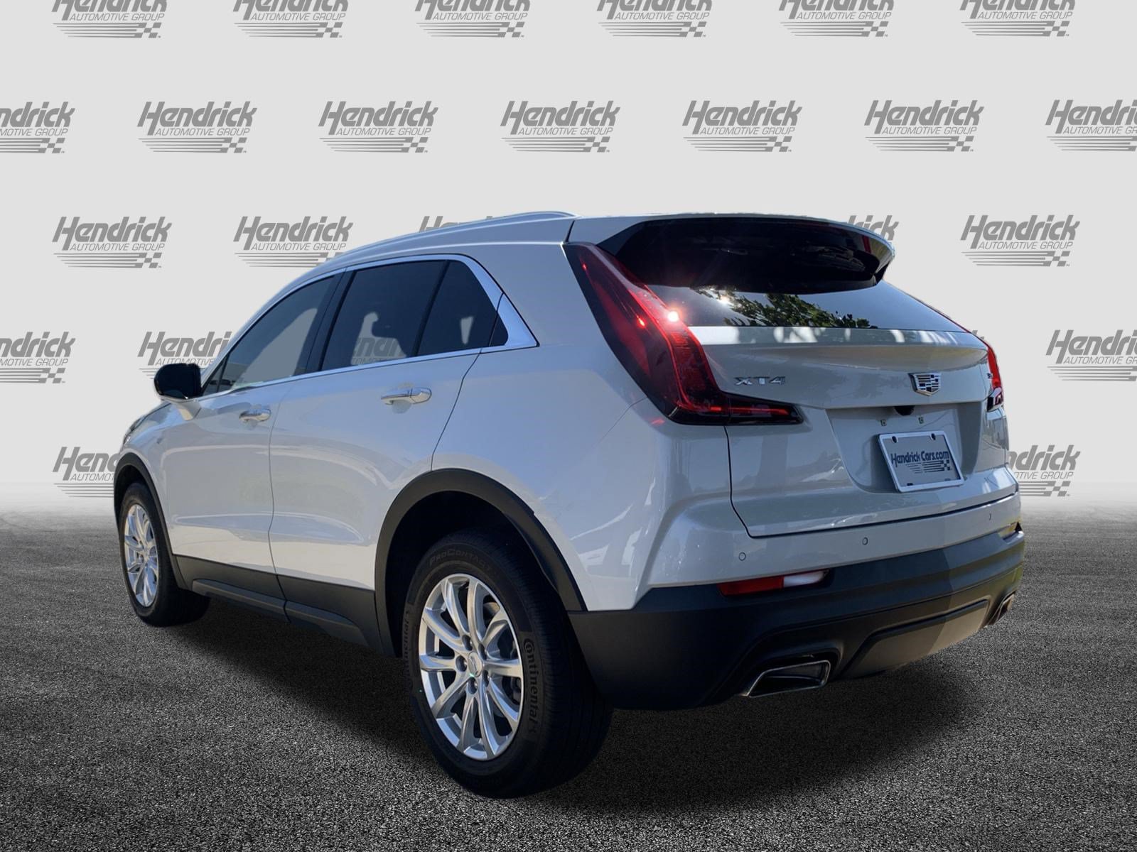 Used 2023 Cadillac XT4 Luxury w/ Cold Weather Package FWD image 8