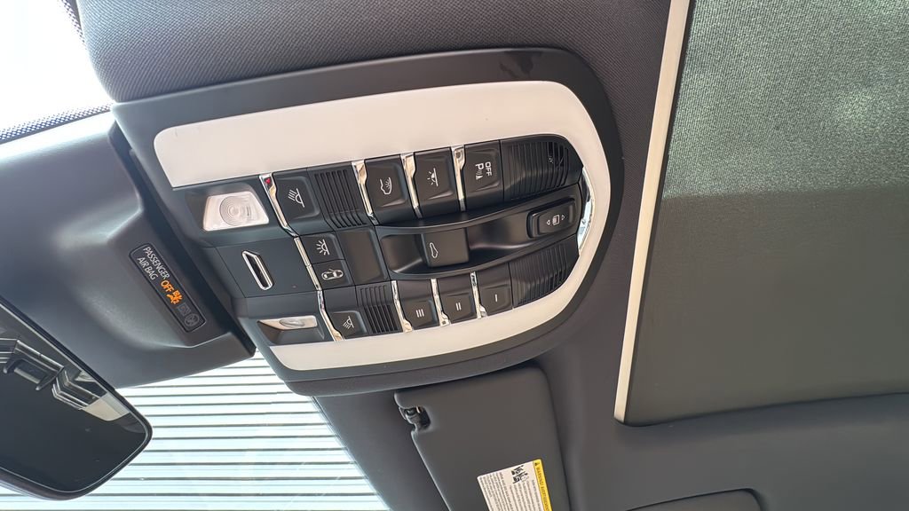 Certified 2023 Porsche Macan w/ Premium Package Plus image 23