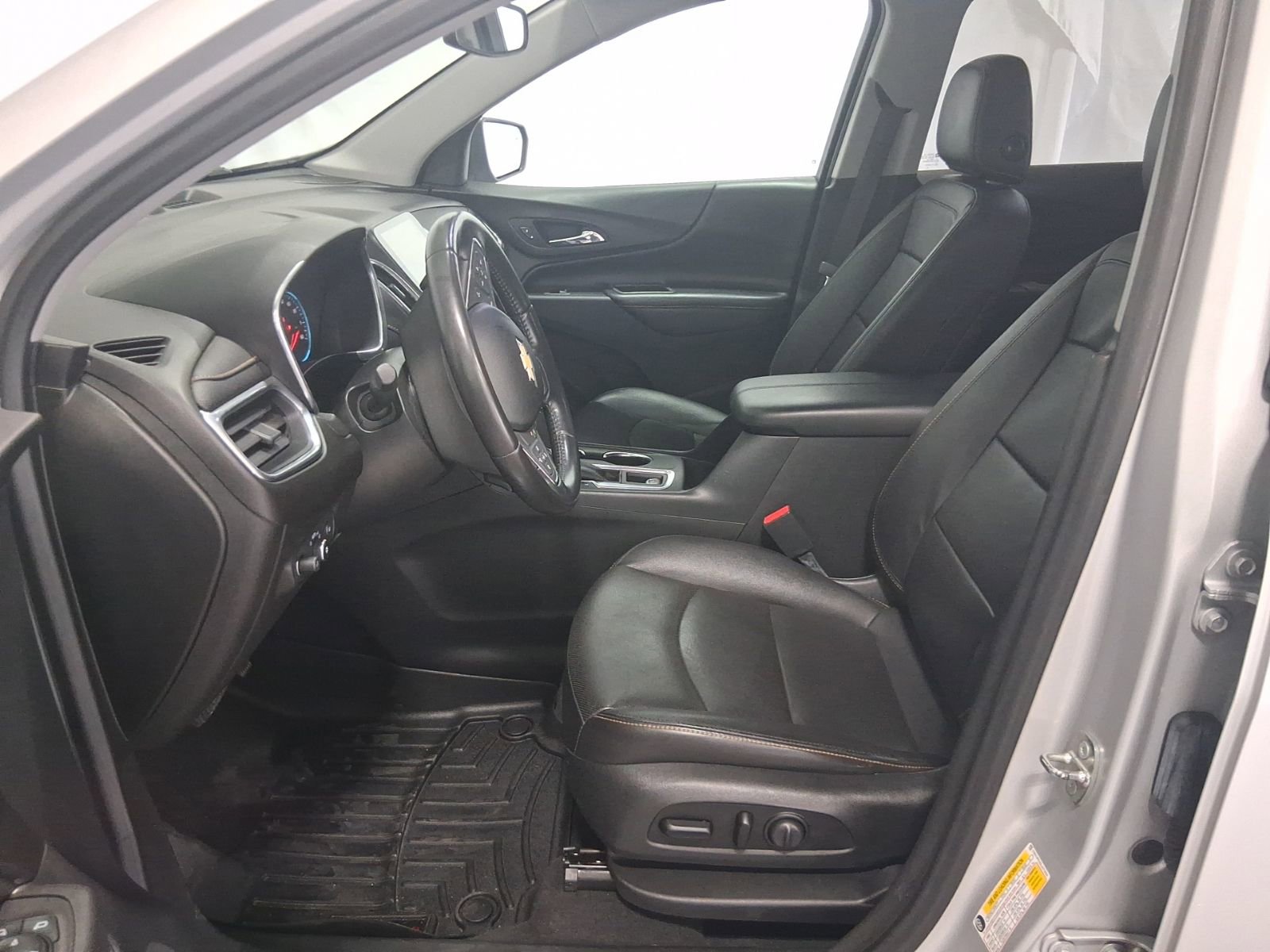 Used 2020 Chevrolet Equinox Premier w/ Premier Redline Edition FWD image 14
