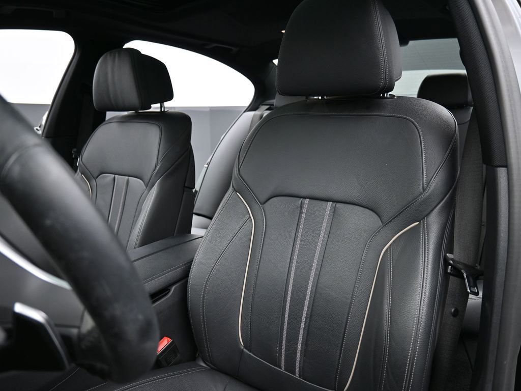 Used 2020 BMW M550i xDrive image 10