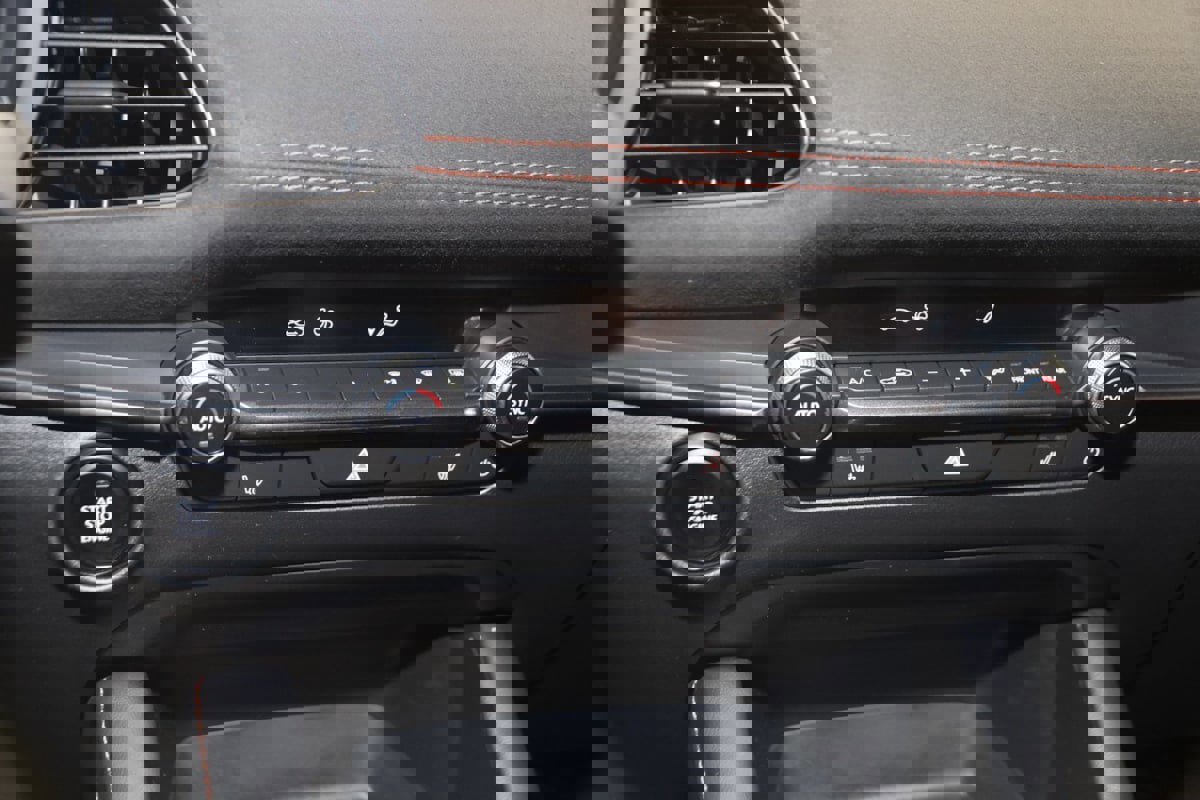 Used 2025 MAZDA MAZDA3 Carbon image 31