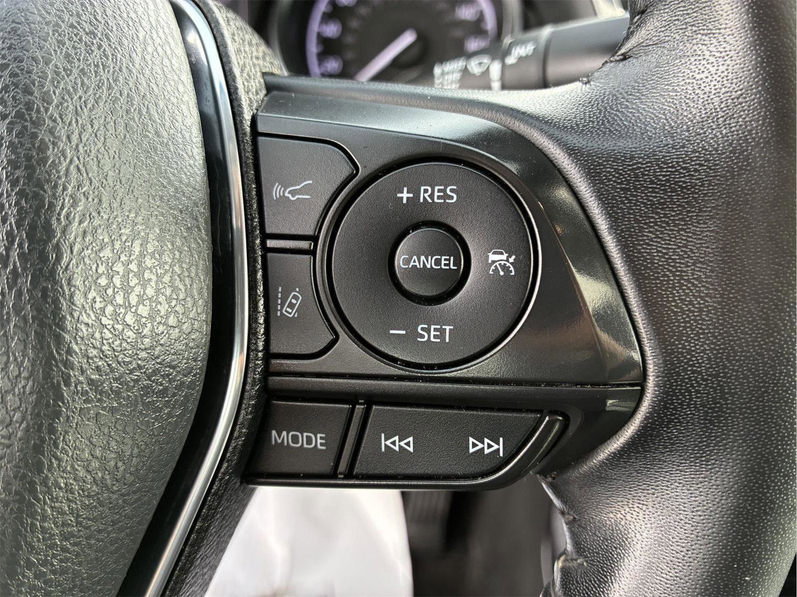 Used 2020 Toyota Camry SE w/ Audio Package FWD image 19