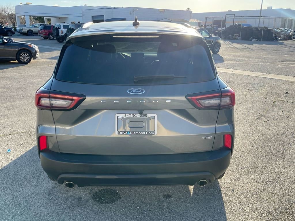 Used 2025 Ford Escape ST-Line w/ Equipment Group 301A image 7