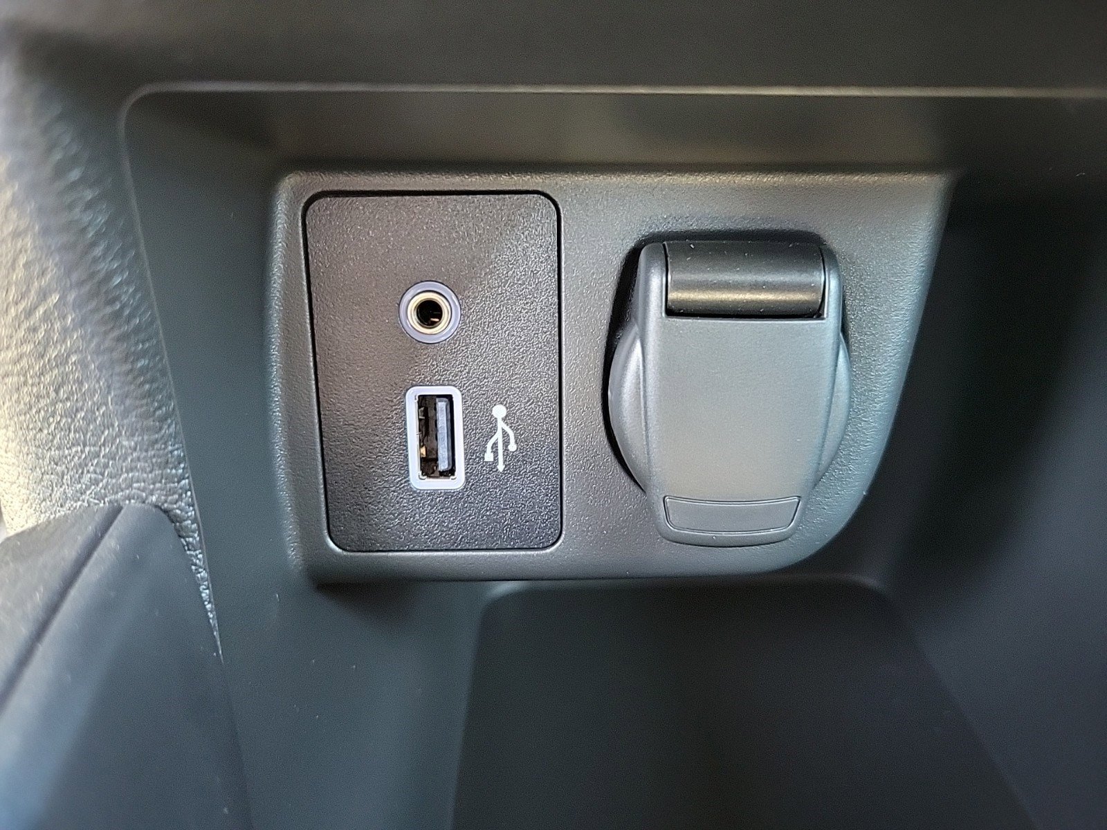 New 2025 Nissan Versa S w/ Trunk Package FWD image 24