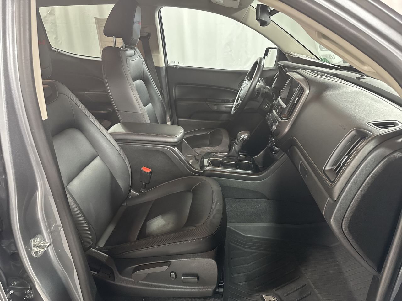 Used 2022 GMC Canyon AT4 image 33