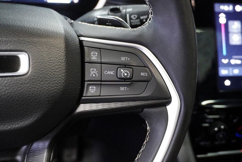 Used 2023 Jeep Grand Cherokee Altitude image 23