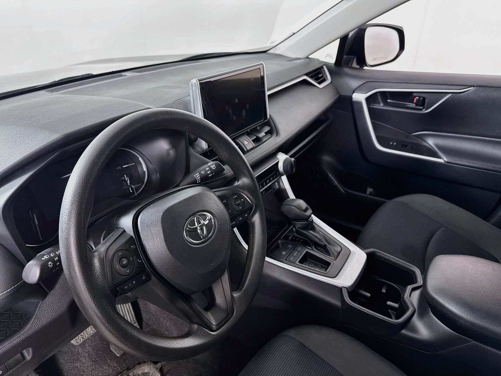 Certified 2025 Toyota RAV4 LE FWD image 9