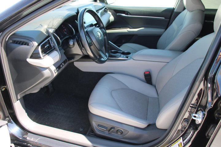 Used 2022 Toyota Camry XSE image 11