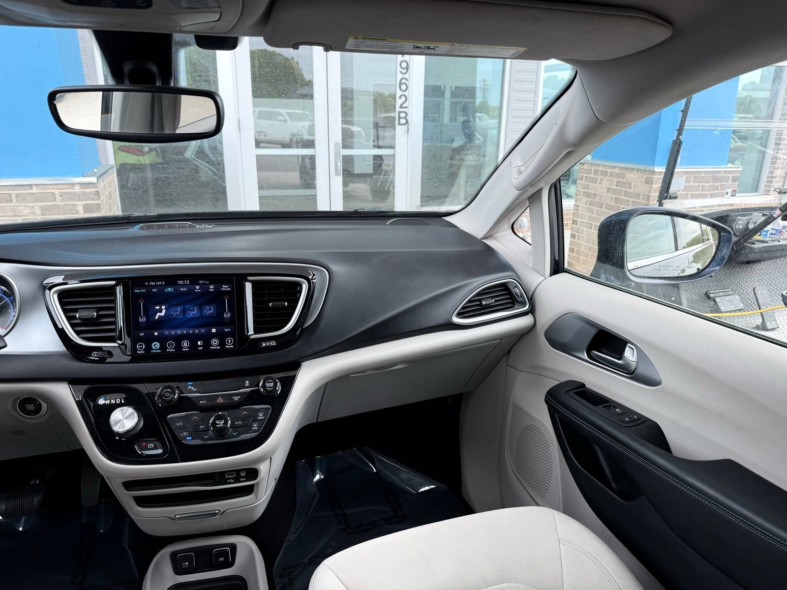 Used 2018 Chrysler Pacifica Touring Plus FWD image 32
