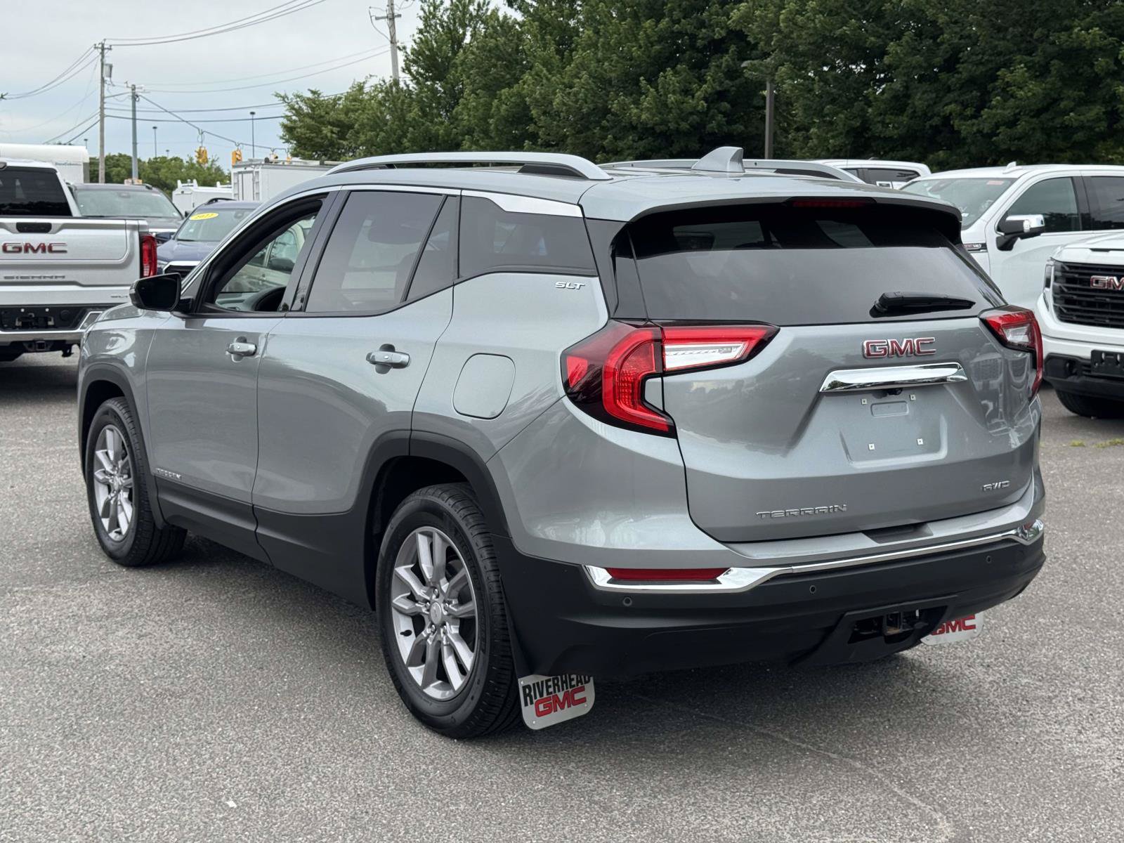 Used 2024 GMC Terrain SLT AWD/4WD image 5