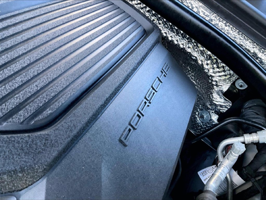 Certified 2023 Porsche Macan AWD/4WD image 32