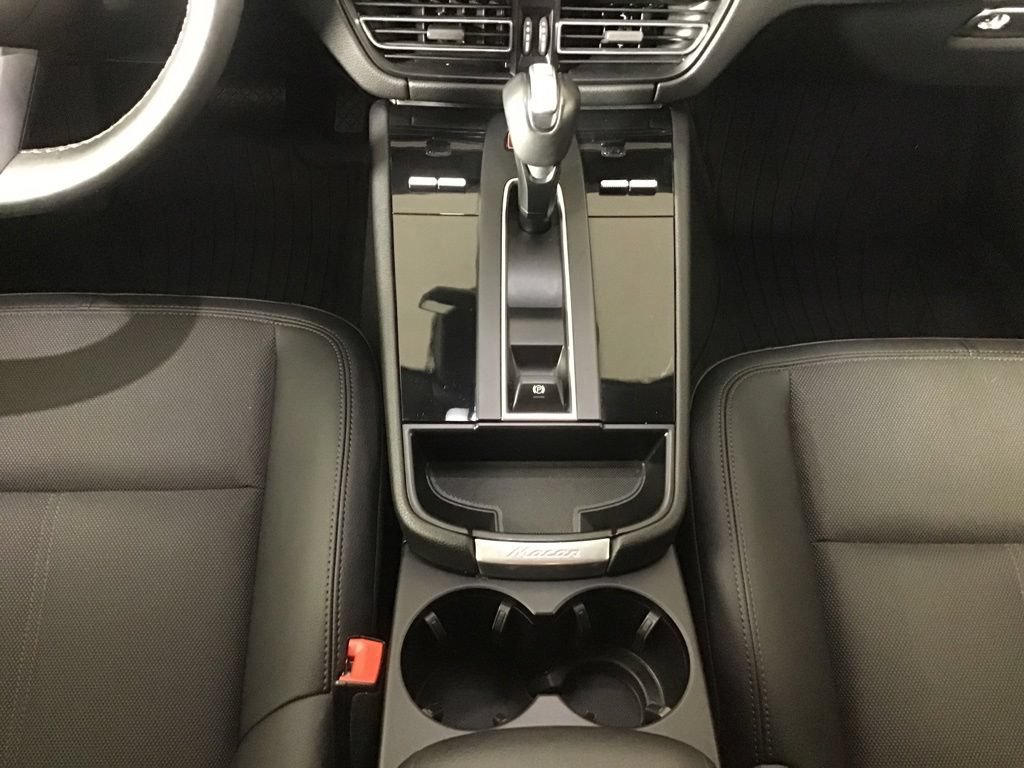 Certified 2024 Porsche Macan AWD/4WD image 24