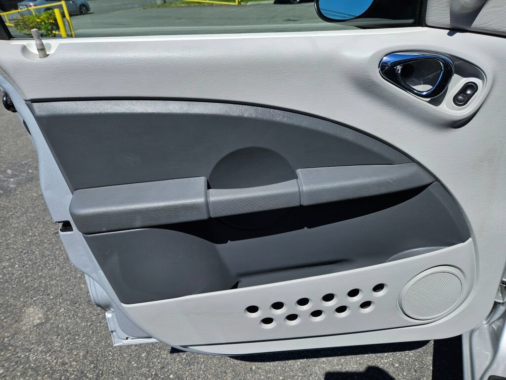 Used 2009 Chrysler PT Cruiser FWD image 19
