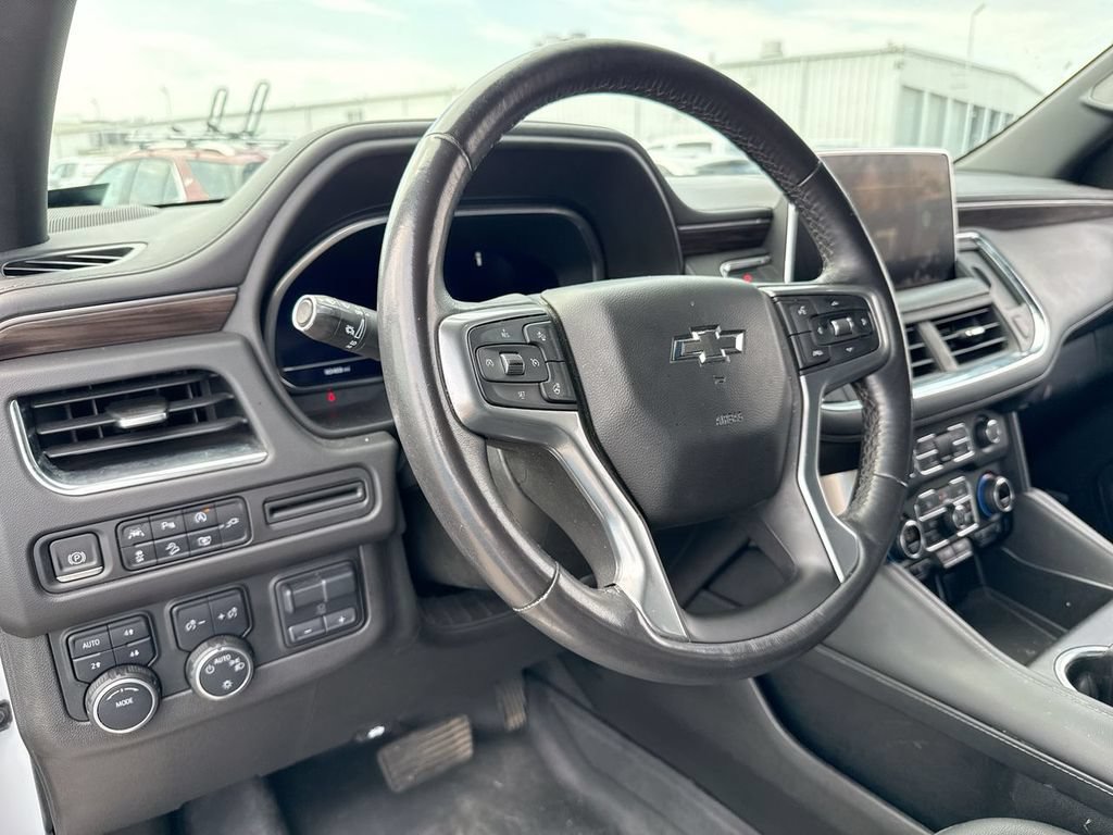 Used 2022 Chevrolet Tahoe Z71 w/ Luxury Package AWD/4WD image 9