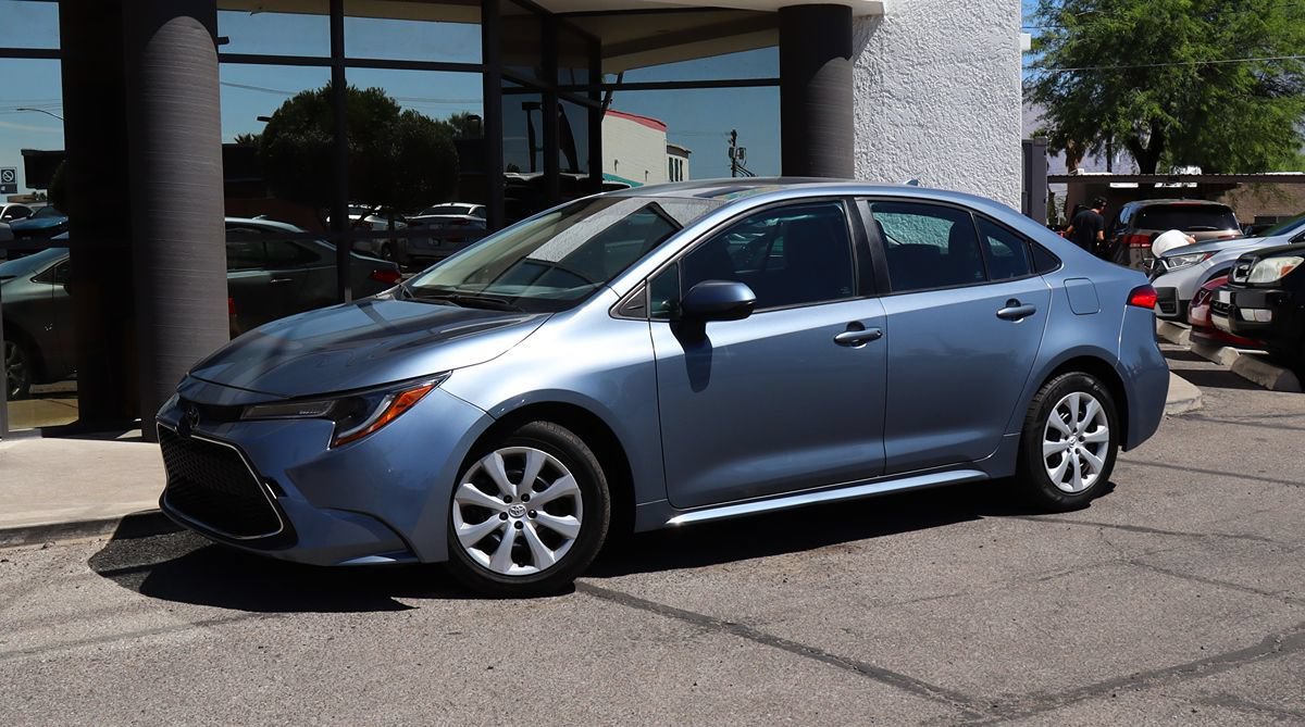 Used 2022 Toyota Corolla LE FWD image 3