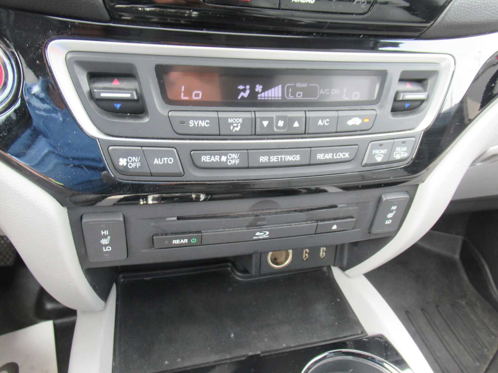 Used 2016 Honda Pilot Touring image 28