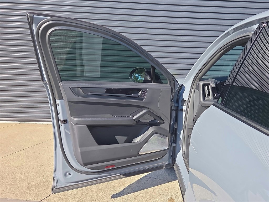 Used 2024 Porsche Cayenne Turbo GT image 6